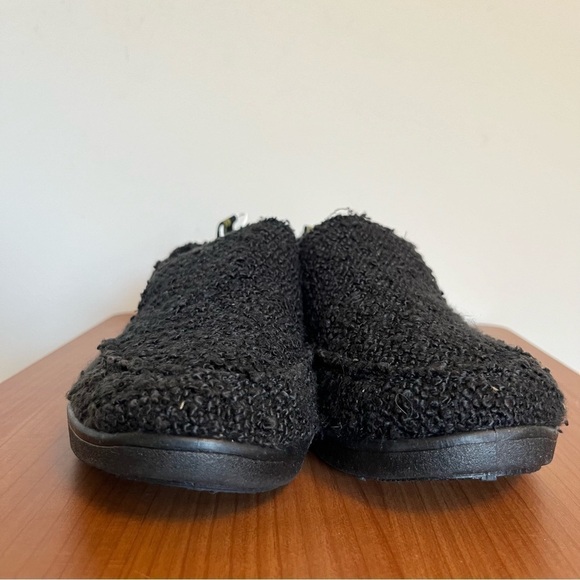 Vionic Malibu Slip On Supportive Sneaker in Black Boucle - size 7 - Picture 5 of 8